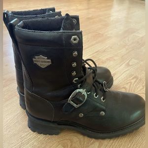 Authentic Harley Davidson steel toe boots, available in size 9.5.